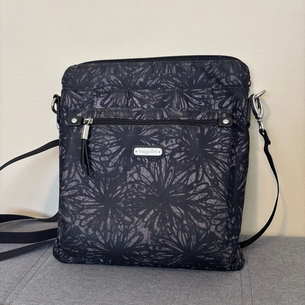 baggallini Go Bagg in Midnight Blossom Print